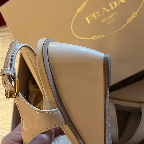 Authentic Prada logo sandals - Picture 13 of 13